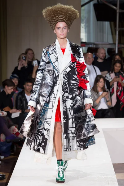 Look 10